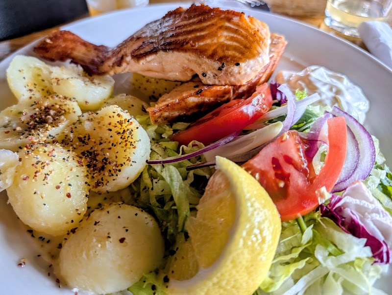 Brygga Restaurant & Bar - Brygga Restaurant & Bar, Torget 9, 8310 Kabelvåg, Norway