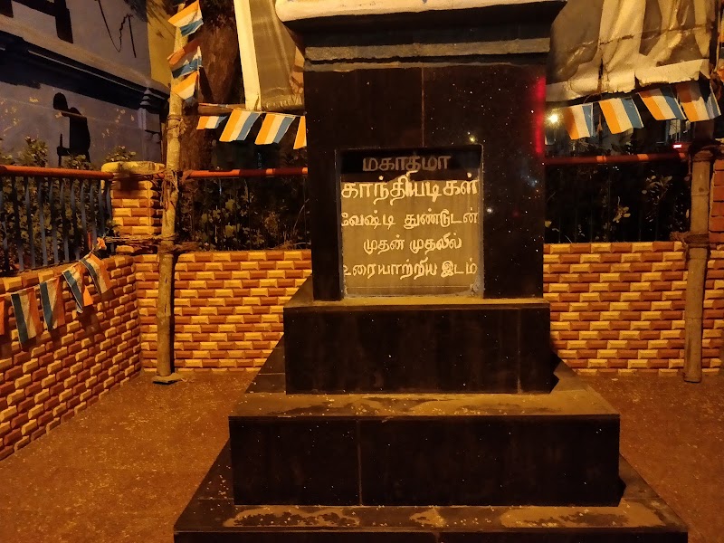 Mahatma Gandhi Statue i.e. Gandhi Pottal - Mahatma Gandhi Statue i.e. Gandhi Pottal, W48J+X74, Kochi - Madurai - Dhanushkodi Rd, Old Kuyavar Palayam Salai, Madurai, Tamil Nadu 625009, India