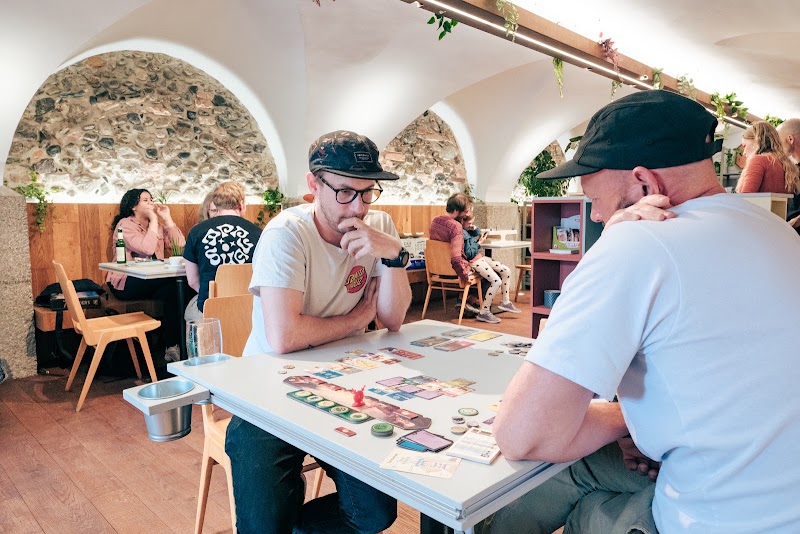 Das Brett - Drinks, Food, Boardgames
