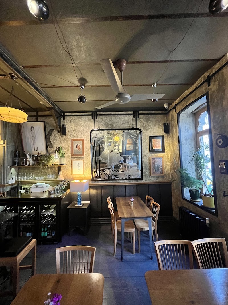 Karaköy Gümrük - Karaköy Gümrük, Kemankeş Karamustafa Paşa, Gümrük Sk. no: 4, 34425 Beyoğlu/İstanbul, Türkiye