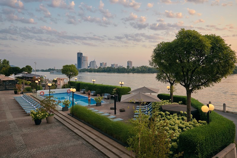 Hilton Vienna Waterfront - Hilton Vienna Waterfront Handelskai 269, 1020 Wien, Austria