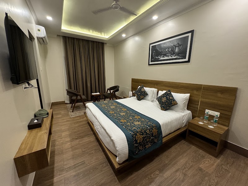 Hotel Firdous By Solaire - Hotel Firdous By Solaire near BOMBAY INTERNATIONAL HOTEL, Ikhrajpora, Rajbagh, Srinagar, 190004