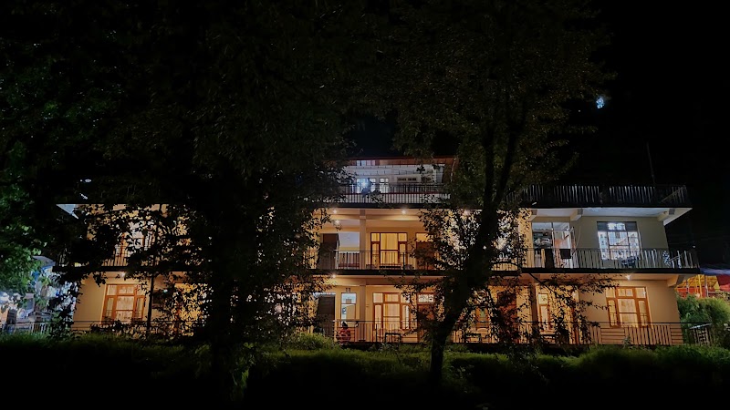 Snow white guest house - Snow white guest house Infront of bodhi greens, main street, Dharamkot, Himachal Pradesh 176216, India