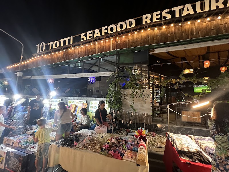 Fun Friday avenue Night market - Fun Friday avenue Night market X8V3+JX8, Bang Tao Beach, Choeng Thale, Thalang District, Phuket 83110, Thailand