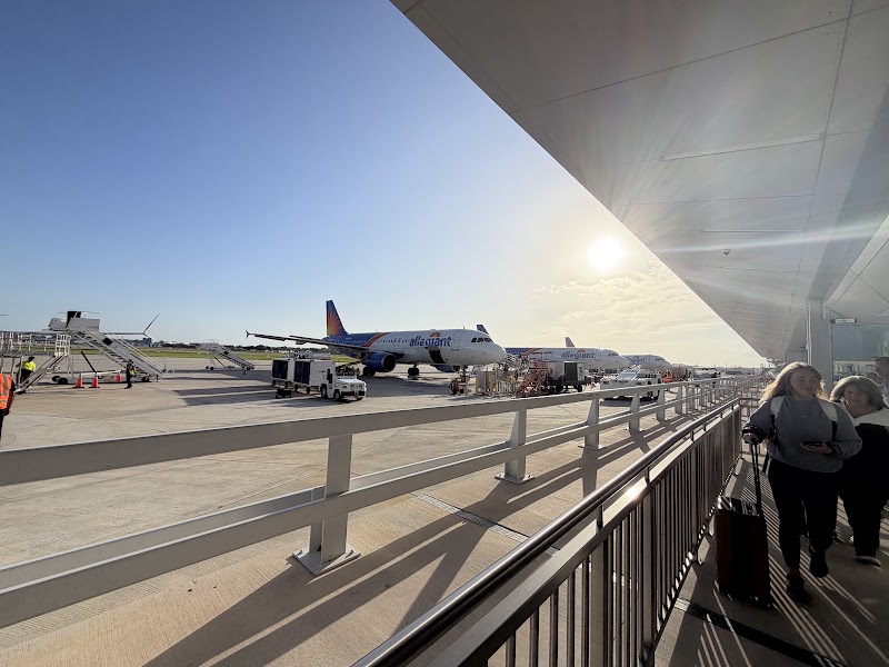 Sarasota Bradenton International Airport - Sarasota Bradenton International Airport, 6000 Rick Piccolo Cir, Sarasota, FL 34243, USA