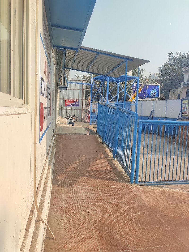 Gurgaon Railway Station - Gurgaon Railway Station Sector 3A, Laxman Vihar Industrial Area, Gurgaon Rural, Gurugram, Haryana 122006, India