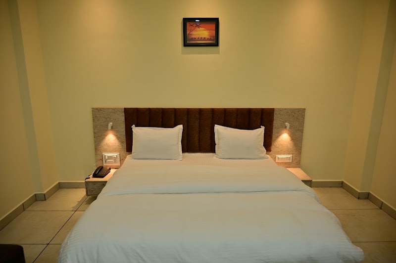 Hotel Raghuveer - Hotel Raghuveer, Satna road, opp. Annapurna Seva hotel, Kashavgarh, Chitrakoot, Madhya Pradesh 485334, India