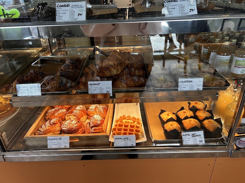 Huset Kafé - Huset Kafé, Idrettsgata 1, 8370 Leknes, Norway