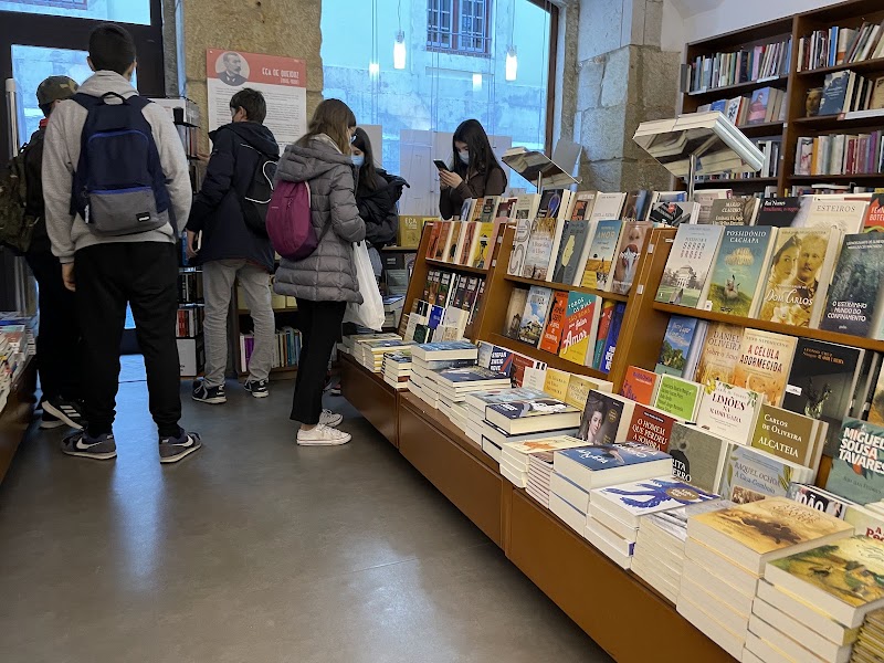 Livraria Bertrand - Chiado - Livraria Bertrand - Chiado, R. Garrett 73 75, 1200-203 Lisboa, Portugal