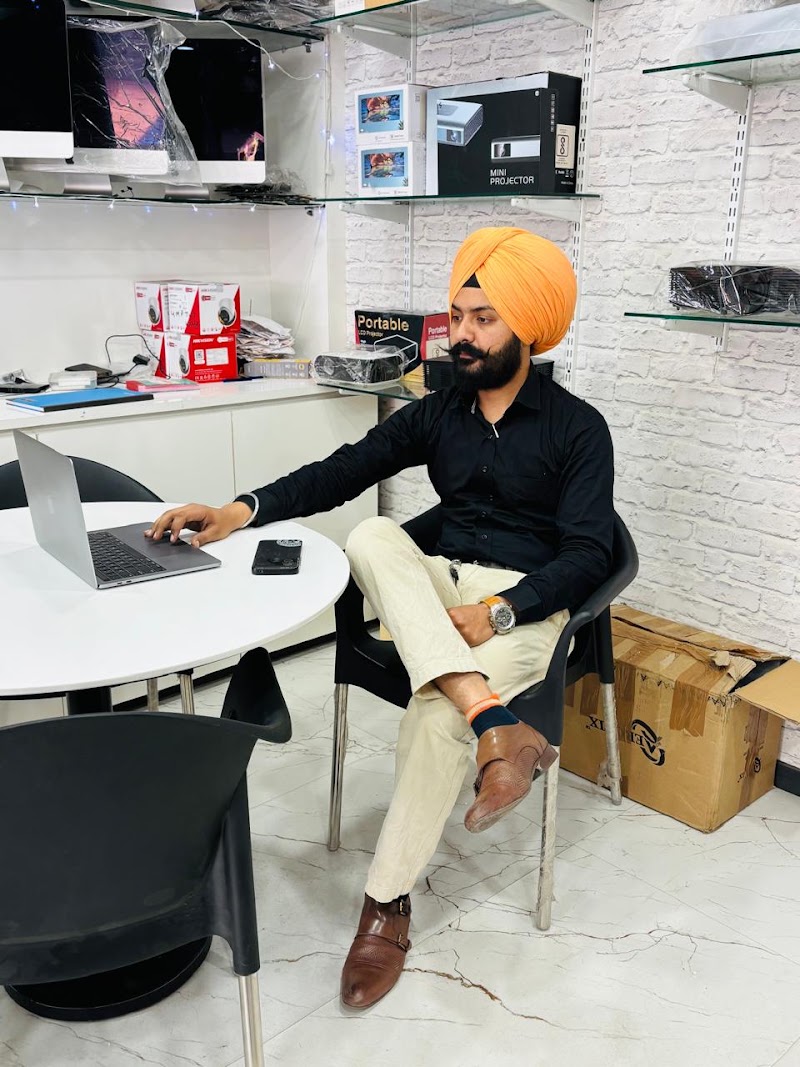 Lawrence road - Lawrence road, 2, Lawrence Road, Opposite Ritu Wears, White Avenue, Amritsar, Punjab 143001, India