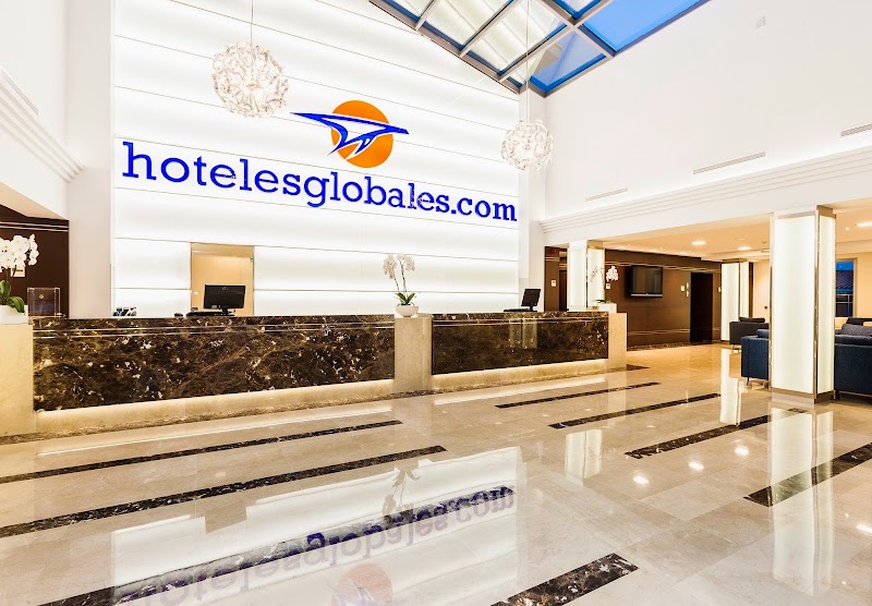 Globales Playa Estepona - Globales Playa Estepona Av. José Luis Carrillo, s/n, 29688 Atalaya Isdabe, Málaga, Spain