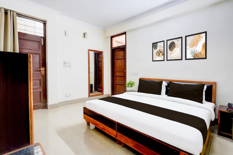 Townhouse by OYO Mall Road Near Library Chowk - Townhouse by OYO Mall Road Near Library Chowk Library Chowk, opposite Madhuban Sarovar Portico, The Mall Road, Mussoorie, Uttarakhand 248179, India