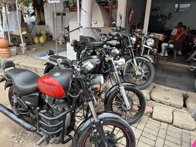 New Rajdhani auto deal - New Rajdhani auto deal, Infront of banjari mazar moti badh chowk, Mothi Bagh Rd, near union club and gk honda, Moti Bagh, Shastri Market, chowk, Raipur, Chhattisgarh 492001, India