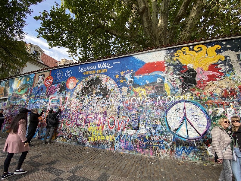 Lennon Wall - Lennon Wall, Velkopřevorské nám., Malá Strana, 118 00 Praha-Praha 1, Czechia