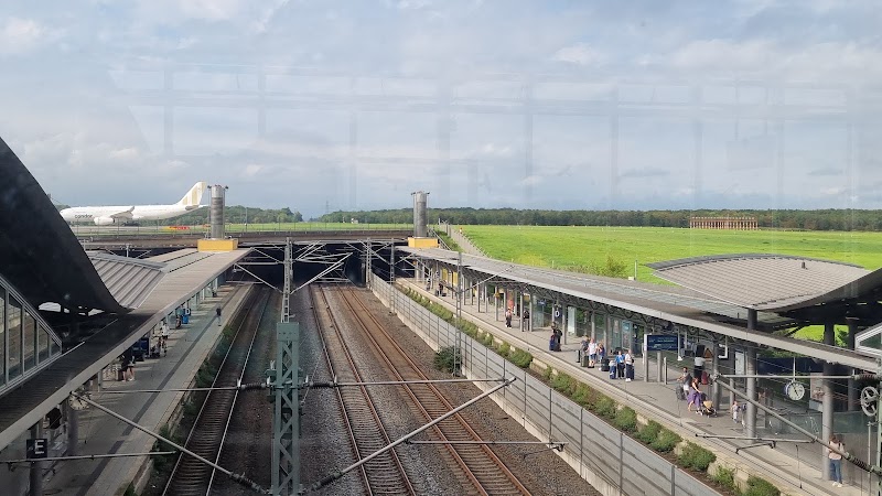 Bahnhof Düsseldorf Flughafen - Bahnhof Düsseldorf Flughafen, District 5, 40472 Düsseldorf, Germany