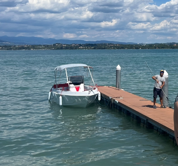 Rent boat Porto Bergamini - Rent boat Porto Bergamini Str. Bergamini, 37019 Peschiera del Garda VR, Italy