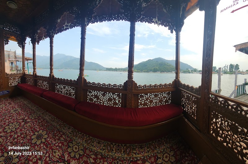 Houseboat Young Alzira - Houseboat Young Alzira, Karapura, dal lake, Nehru Park, Rainawari, Srinagar, 190003