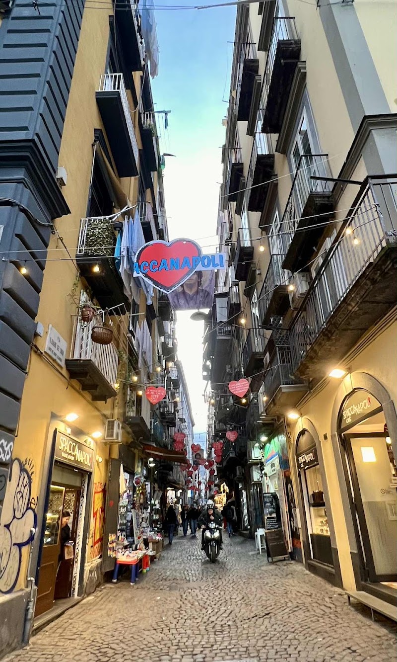 SpaccaNapoli - SpaccaNapoli, Via Duomo, 80138 Napoli NA, Italy