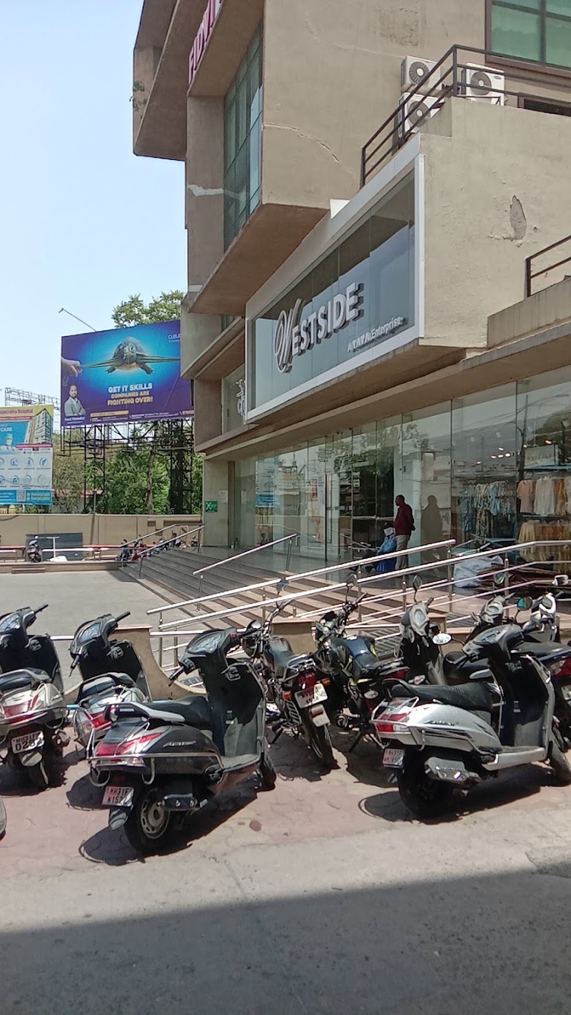 HDFC Bank - HDFC Bank Ground Floor, Fidvi Tower Sadar Opposite Saraf Chambers, FIDVI Towers, Mount Road, Mount Rd, Sadar, Nagpur, Maharashtra 440001, India