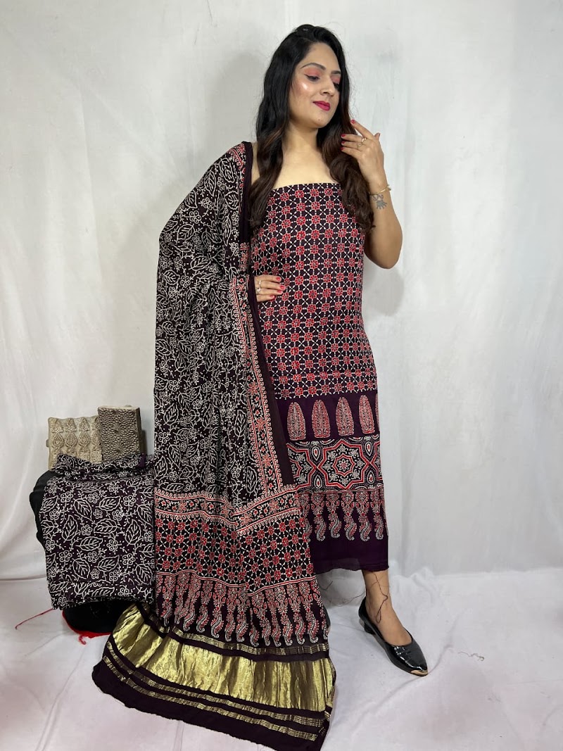 Navratan Saree Collection - Navratan Saree Collection Shop No-112, Johri Bazar, Bapu Bazar, Biseswarji, Jaipur, Jaipur Nagar Nigam Area, Rajasthan 302003, India