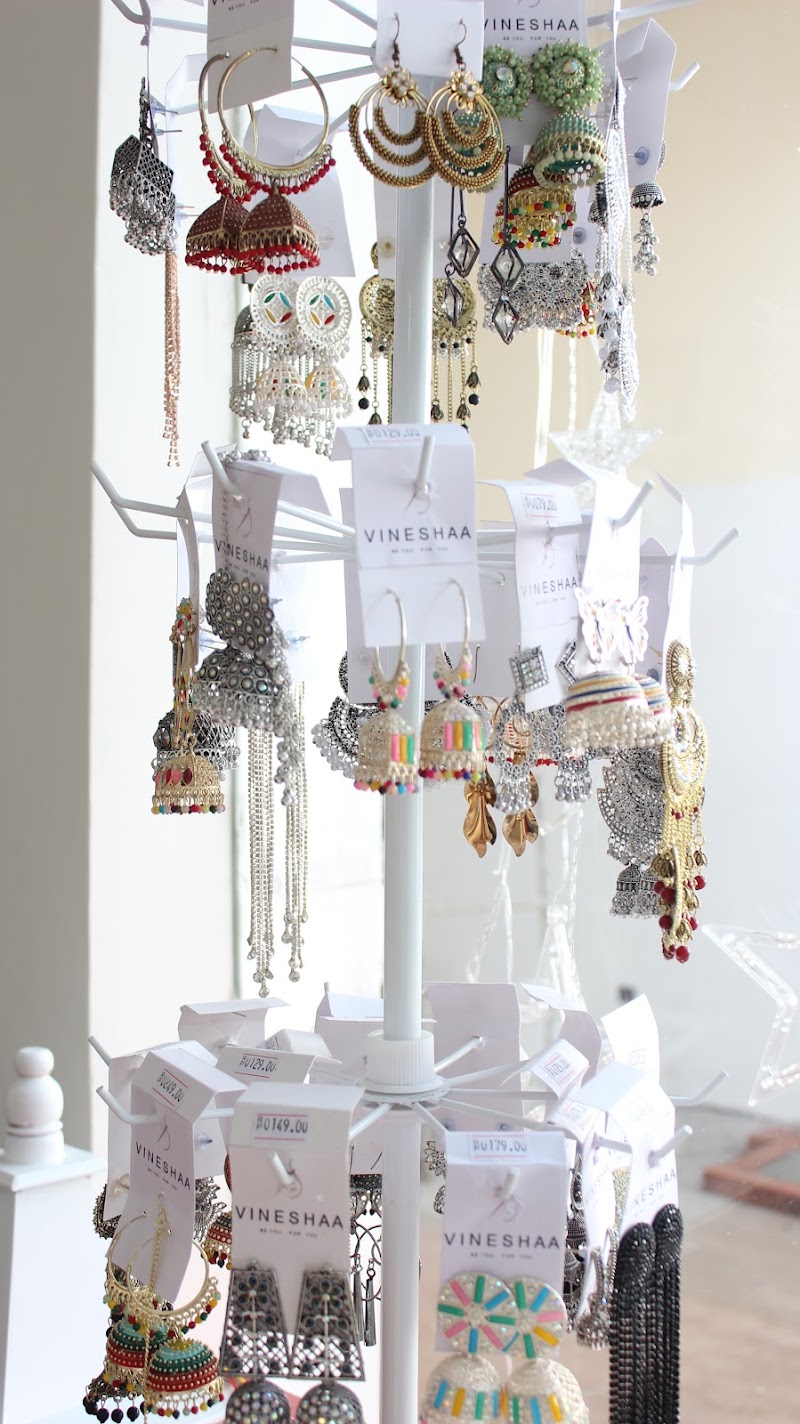 Vineshaa Fashion Store & Boutique (The Bespoke Boutique in Gurugram) - Vineshaa Fashion Store & Boutique (The Bespoke Boutique in Gurugram) Shop No. 12, Kataria Complex, opposite Ramprastha City, Sector 37D, Gurugram, Haryana 122006, India