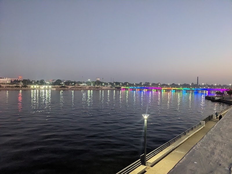 Sabarmati Riverfront Flower Park - Sabarmati Riverfront Flower Park Pujya Pramukh Swami Maharaj Marg, Ellisbridge, Ahmedabad, Gujarat 380006, India