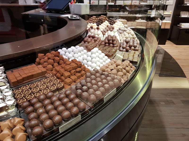 Läderach Chocolate Store - Läderach Chocolate Store Bahnhofpl. 2, 3920 Zermatt, Switzerland