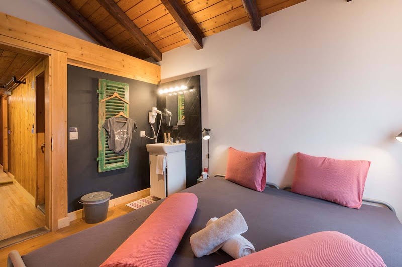 Balmers Hostel - Balmers Hostel Hauptstrasse 23, 3800 Matten bei Interlaken, Switzerland