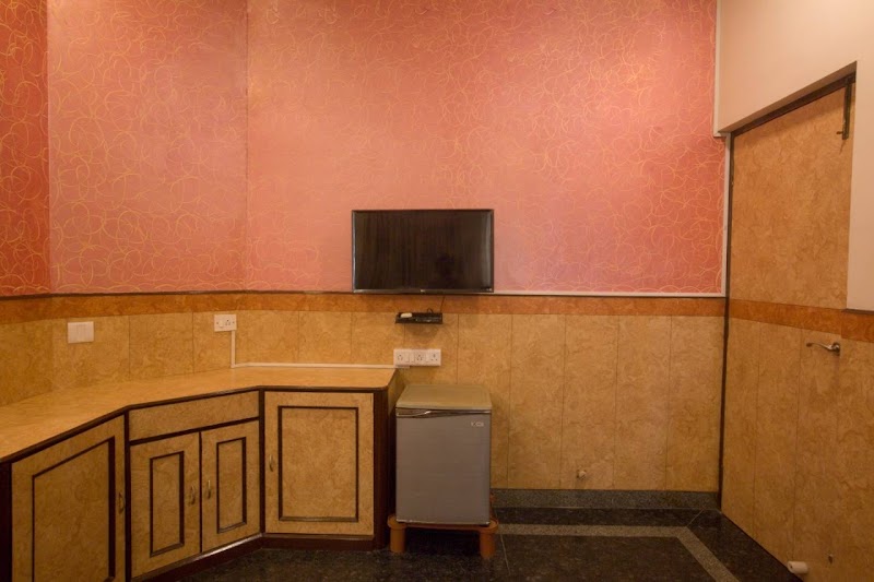 Hotel Suriya International - Hotel Suriya International No 70, police station Om Sakthi Plaza, next to Pondy bazaar, T. Nagar, Chennai, Tamil Nadu 600017, India
