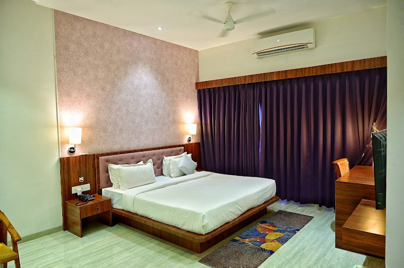 The One Hotel - The One Hotel Survey No 771, Plot No.1 B , B, M Square City Center Mall, 1/A, Link Road, near Good Life Gym R.D. Circle, Radha Vasudev Batavia Nagar, Govind Nagar, Nashik, Maharashtra 422008, India