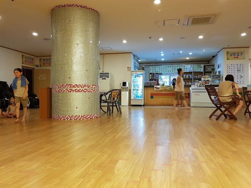 연세전통불한증막사우나 - 연세전통불한증막사우나 413 Tongil-ro, Seodaemun-gu, Seoul, South Korea