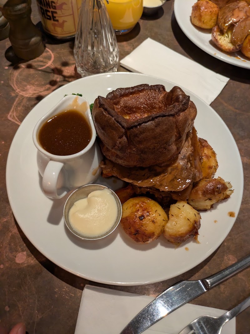 The Running Horse - The Running Horse Aldgate East, The Running Horse, 7 Piazza Walk, London E1 8FU, UK