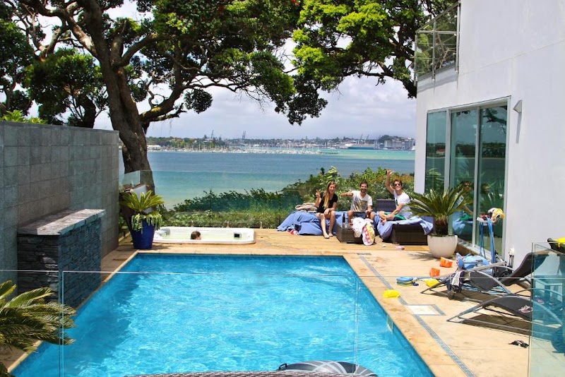 Sea View Guest House - Sea View Guest House 17 Heath Avenue, Northcote, Auckland 0627, New Zealand