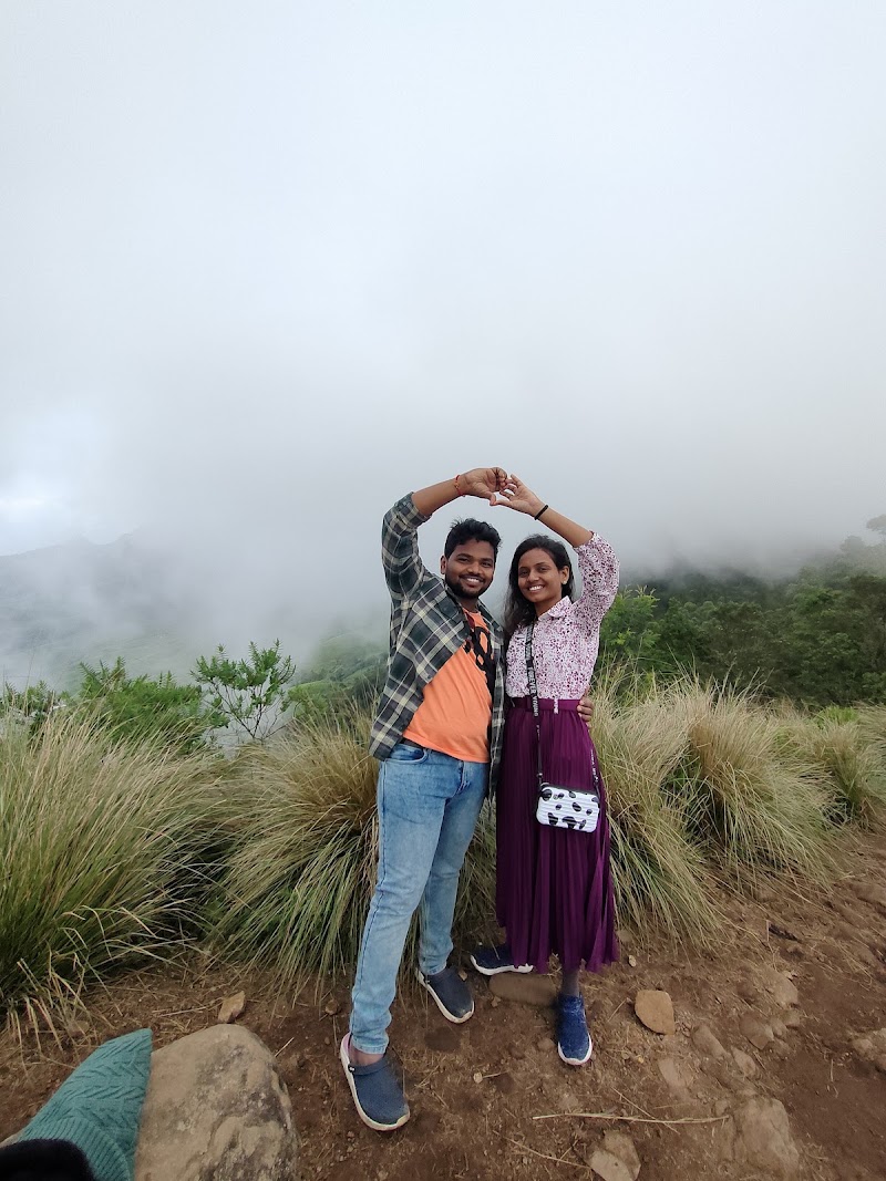 Munnar wings travels & tours - Munnar wings travels & tours office, Bus Stand, near ksrtc, Moolakadai, Munnar, Kerala 685612, India