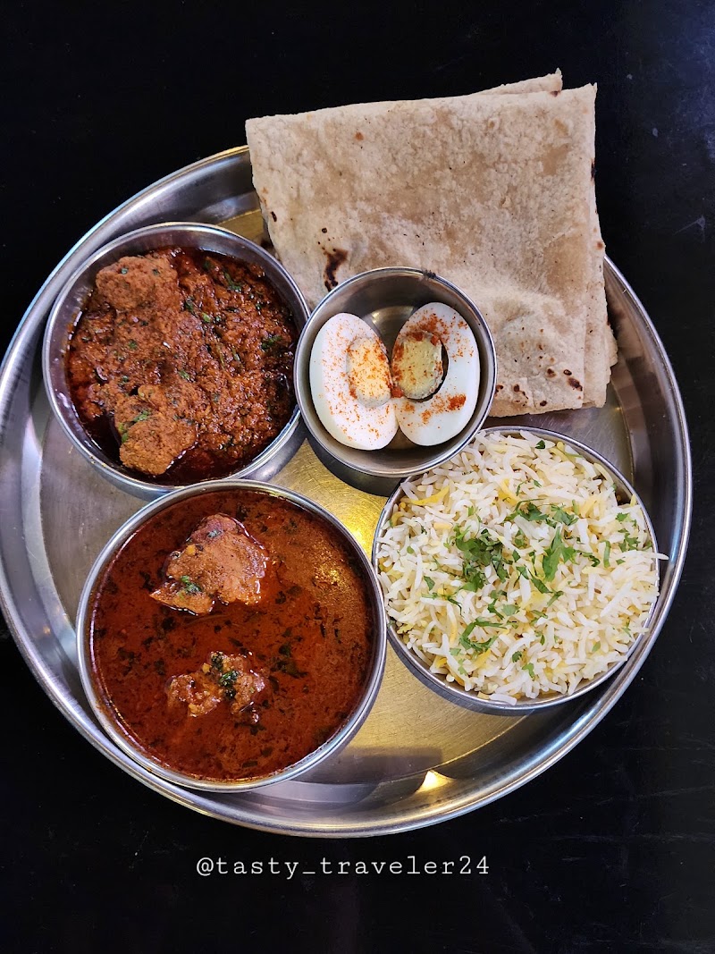 New V.N.A.Savji Family Restaurant - New V.N.A.Savji Family Restaurant 77/1Railway line's padmachandra building, Railway lines, Solapur, Maharashtra 413001, India