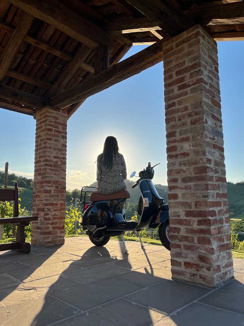 Vintage Experience - Vespa Langhe Tour - Vintage Experience - Vespa Langhe Tour, Guarene CN IT, C.so Asti, 68/70, 12050 Vaccheria CN, Italy