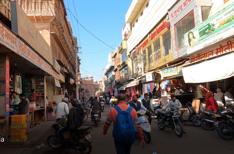 Haldiram Bhujiawala - Haldiram Bhujiawala, 2887+C32, Railway, Station Rd, Kote Gate, Bikaner, Rajasthan 334001, India