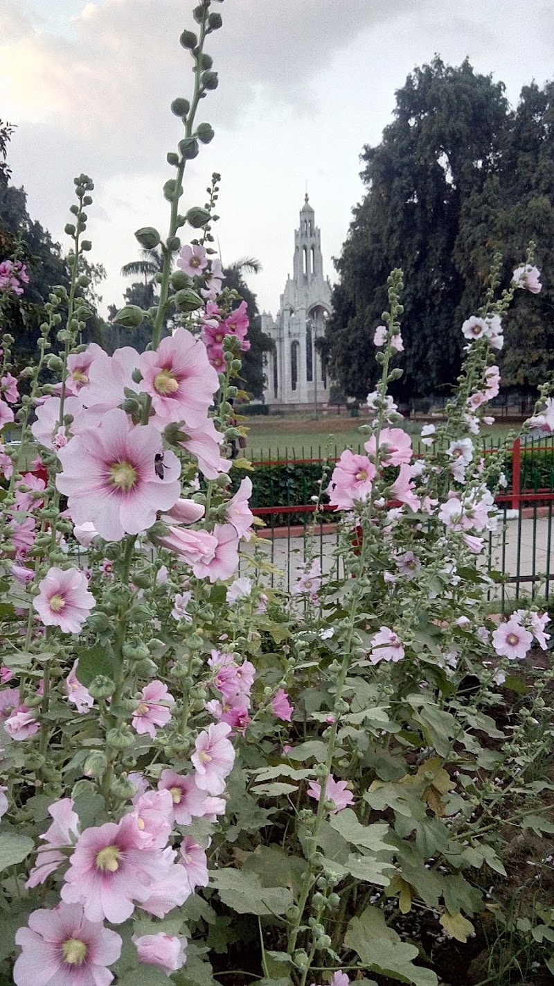 Victoria Memorial - Victoria Memorial 13 A, Panna Lal Rd, Darbhanga Colony, George Town, Prayagraj, Uttar Pradesh 211002, India