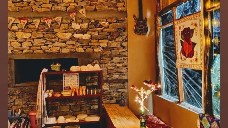 Cafe old school jibhi