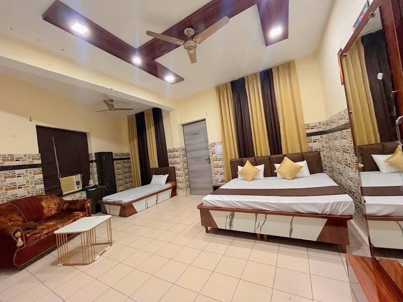 HOTEL THE J.M.C CHINTPURNI DHAM - HOTEL THE J.M.C CHINTPURNI DHAM Near Chintpurni Main parking 300 walk From Hotel to Parking, 3, मीटर दूर है माता जी के लंगर भवन से, min Drive From Hotel to temple, 300, Moien, Chintpurni, Himachal Pradesh 177110, India