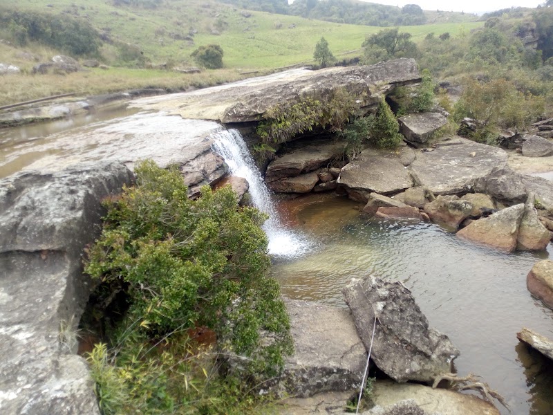 Mawsawdong Falls - Mawsawdong Falls 8PC5+QXJ, Sohra, Meghalaya 793108, India