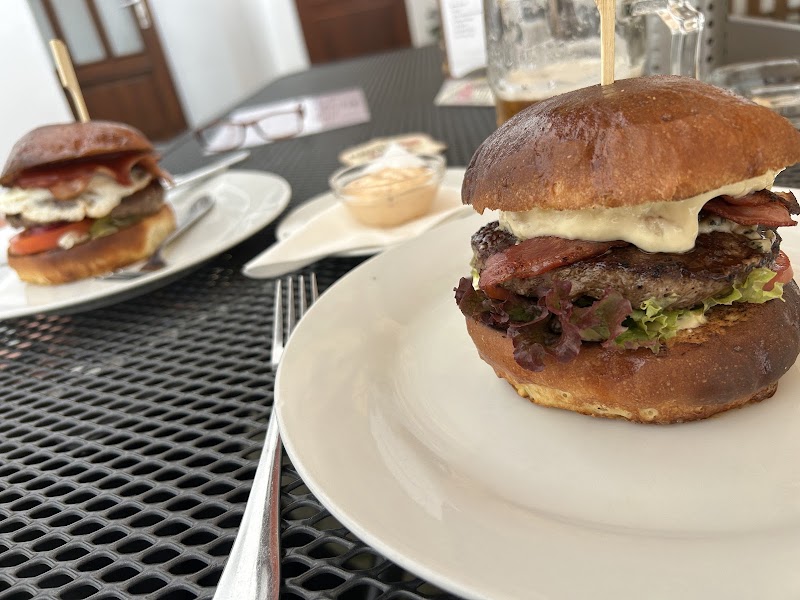 Columbus burger restaurant - Columbus burger restaurant 3, Heydukova 164, Vnitřní Město, 397 01 Písek-Písek 1, Czechia