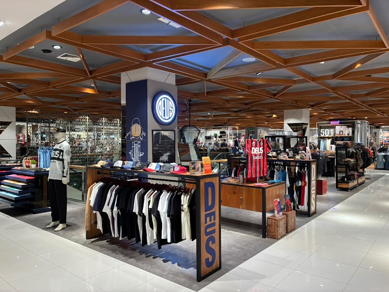 Deus Ex Machina - Pakuwon Mall Surabaya SOGO - Deus Ex Machina - Pakuwon Mall Surabaya SOGO, Lantai 1, Jalan Puncak Indah Lontar No. 2, Babatan, Kecamatan Wiyung, Babatan, Kota, Surabaya, Jawa Timur 60227, Indonesia