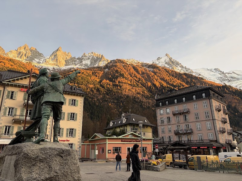 Office de Tourisme de Chamonix-Mont-Blanc - Office de Tourisme de Chamonix-Mont-Blanc, 85 Pl. du Triangle de l'Amitié, 74400 Chamonix-Mont-Blanc, France