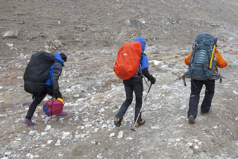 Base Camp Island Peak - Base Camp Island Peak WW2H+W92, Khumjung 56000, Nepal