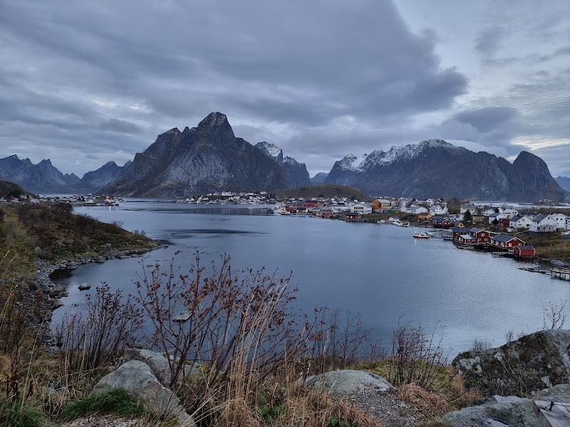Reinebringen trailhead - Reinebringen trailhead Ramsviktunnelen, 8390 Reine, Norway