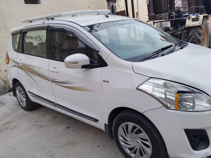 Om travel online - taxi services in udaipur - Om travel online - taxi services in udaipur Bhagwati hotel, Lake Palace Rd, near dgb forex, Old City, Udaipur, Rajasthan 313001, India