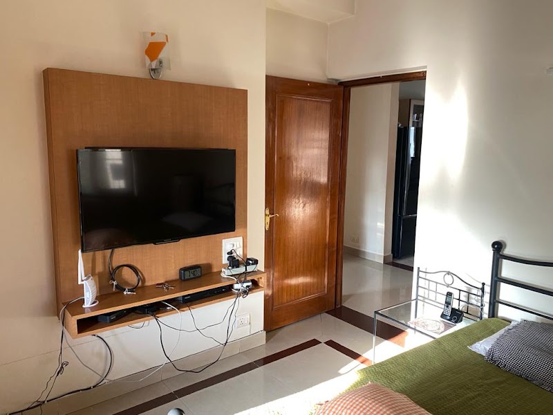 Azad Apartments - Azad Apartments, B1/04, Sri Aurobindo Marg, Vijay Mandal Enclave, Kalu Sarai, New Delhi, Delhi 110016, India