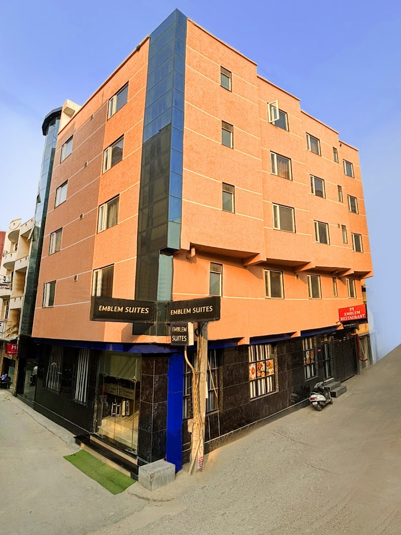 Hotel Emblem Suites By Denver