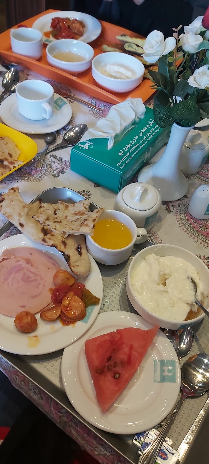 Ershad Hotel - Ershad Hotel, Ardabil Province, Sareyn, پایین تر از آبگرم گاومیش گولی خیایان ولیعصر میدان سهند -خیابان پهنلو مجتمع، هتل و آبدرمانی آپارتمان ارشاد، 532H+WCQ, Iran